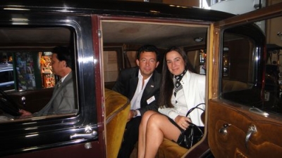 No es Woody Allen en Medianoche en Par&iacute;s. Se trata del Presidente de Site Alejandro Verzoub muy bien acompa&ntilde;ado.