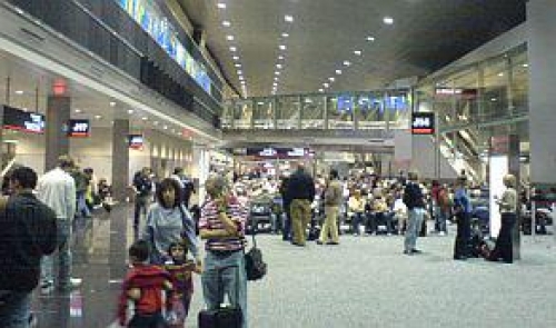 Las aerol&iacute;neas de EEUU mejoran en su tratamiento de los pasajeros, pero poco 