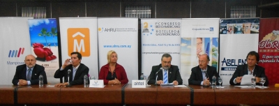 Juan Martinez, Presidente de AHRU; Claudio Quintana, Director de Turismo de IDM; Lili&aacute;m Kechichi&aacute;n, Ministra de Turismo; Francisco Rodriguez, Presidente de la Comisi&oacute;n Organizadora del Congreso; Luis Polakof, Director de Desarrollo de IDM; Guillermo Arcani, Gerente General Sofitel Carrrasco.